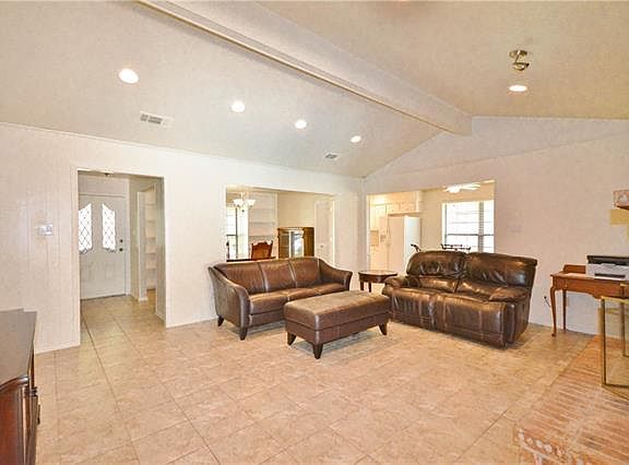 4th image of 537 Bayberry Ln