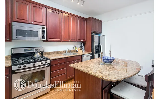 Rented by Douglas Elliman | media 6