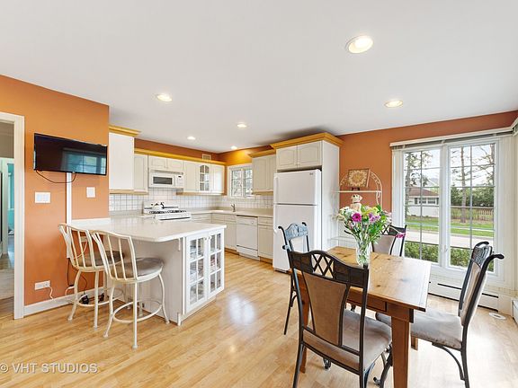 4th image of 1105 W Campbell St