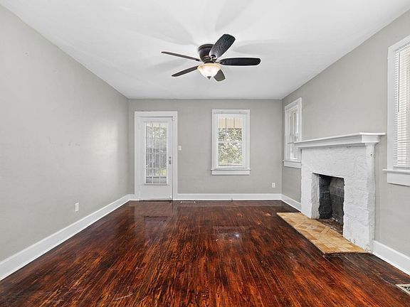 5th image of 202 Seymore Ave
