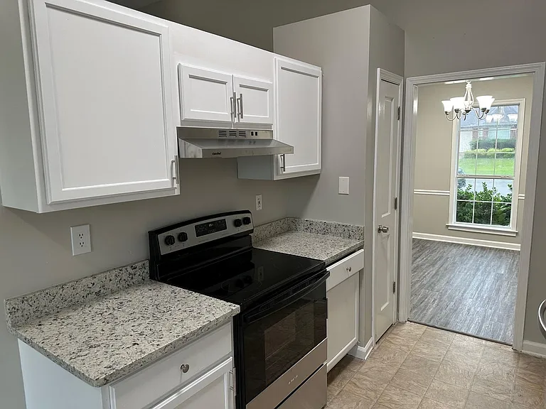 105 Winding Creek Dr — Photo 3