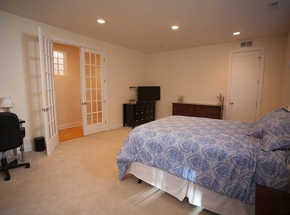 4th image of 3706 N Greenview Ave #1