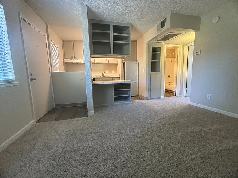 Olive Glen — Photo 6