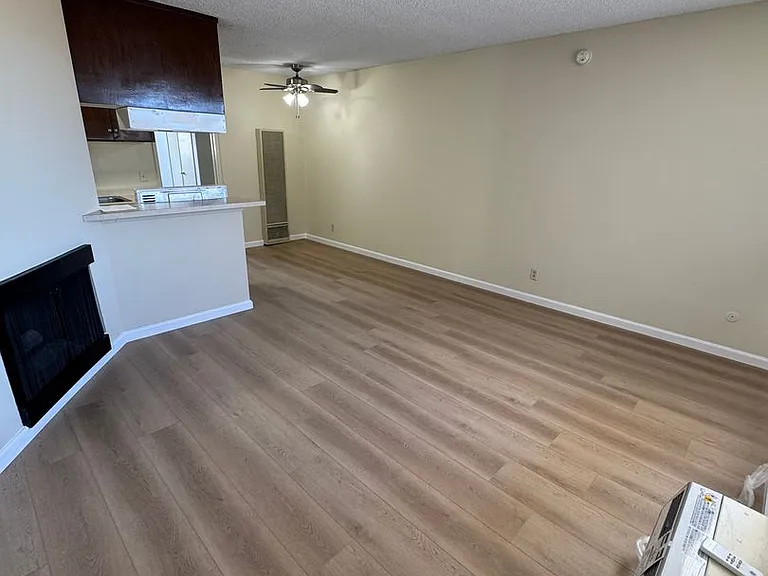 18520 Prairie St. — Photo 5