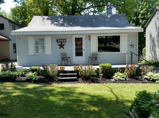 3919 Mapleleaf Rd, Waterford, MI 48328