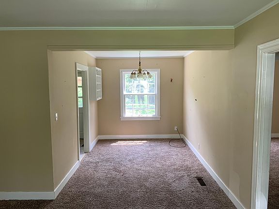 3rd image of 214 Hickory Dr