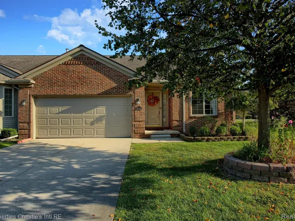 50416 Kayla Dr, New Baltimore, MI 48047
