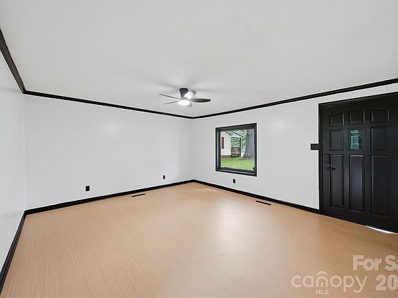 3rd image of 201 Cape Hickory Rd