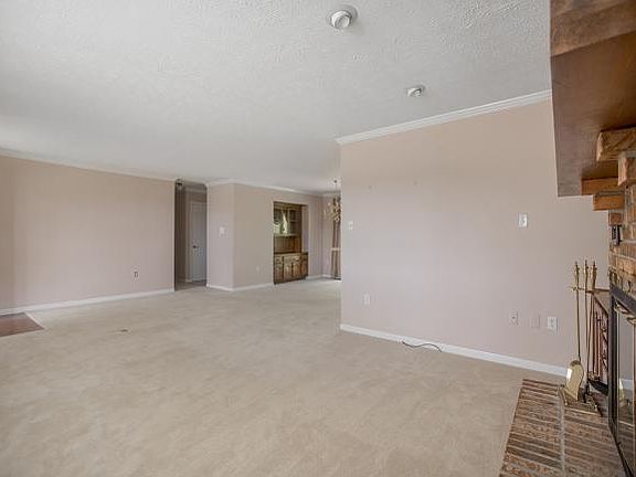 4th image of 824 S Sherbrooke Cir