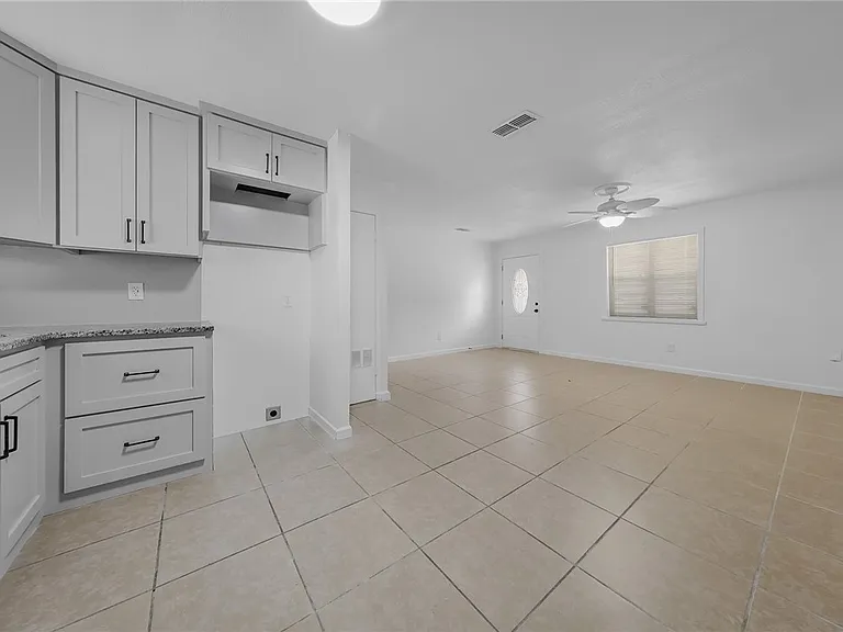 1814 Loritte Dr — Photo 4