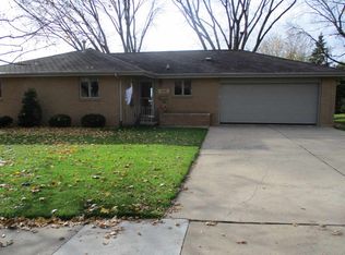 1909 Carter Rd, Dubuque, IA 52001