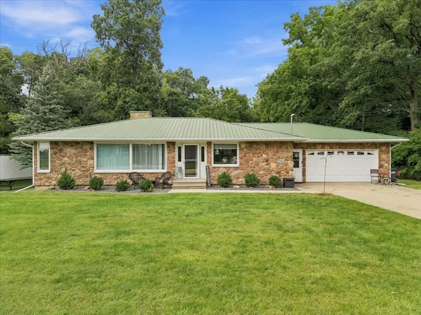 1761 Franklin Rd, Franklin Grove, IL 61031