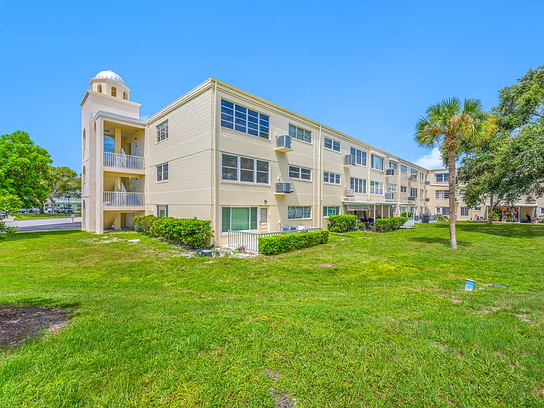 2258 World Parkway Blvd W #40 — Photo 33