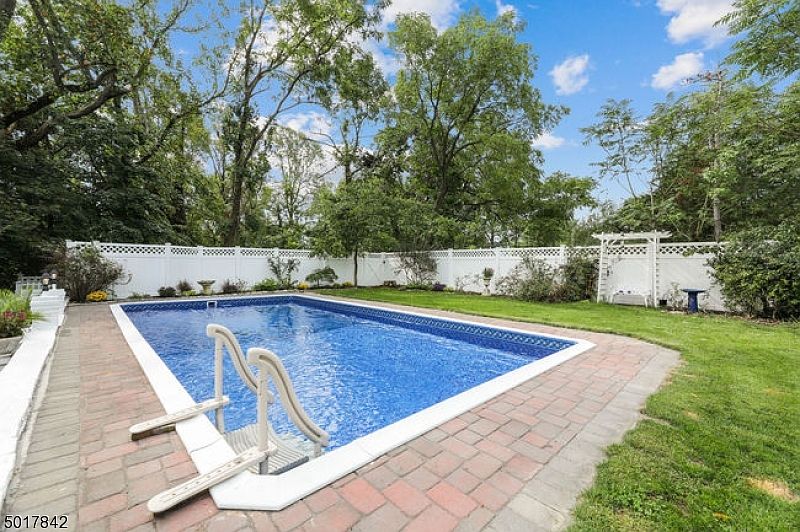 1st image of 22 Highland Dr