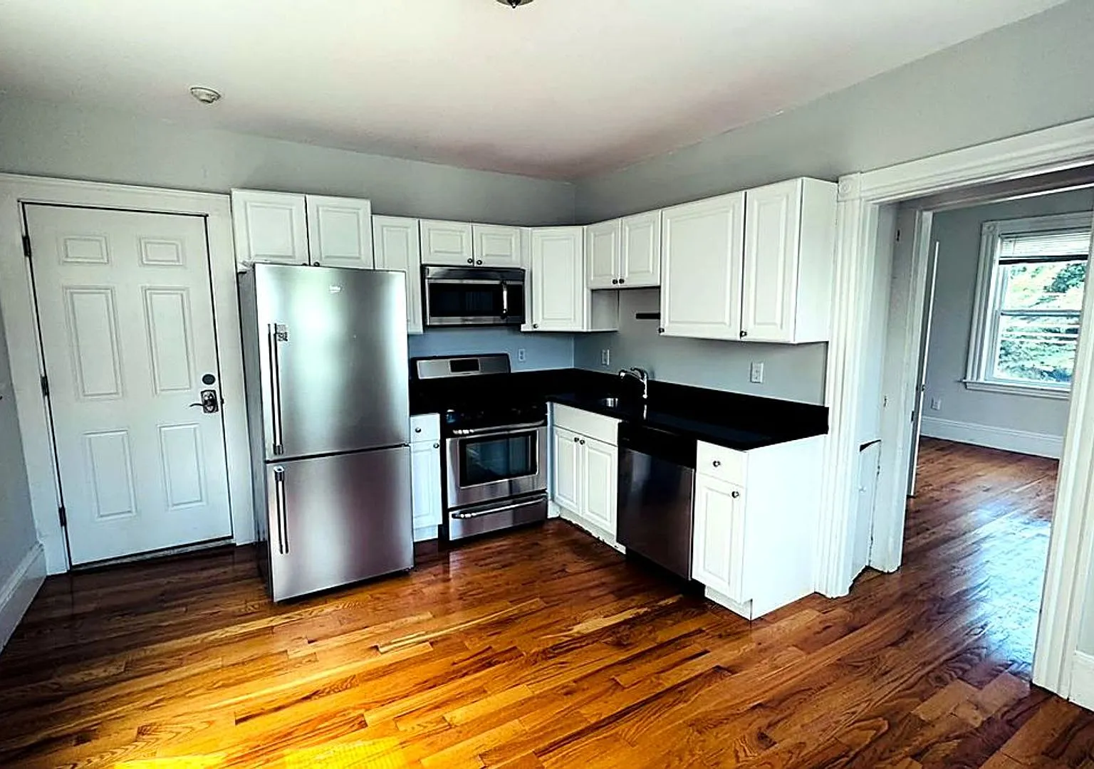 1bed apartment in Waltham is available now. — Photo 1