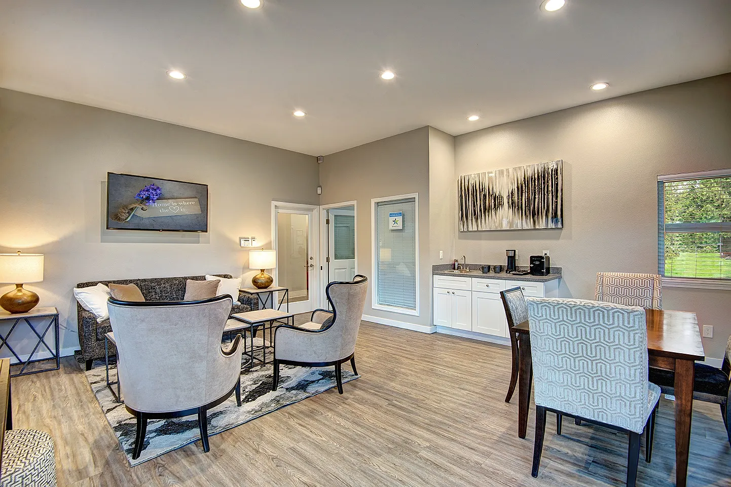 Parkwood Apartments — Photo 1