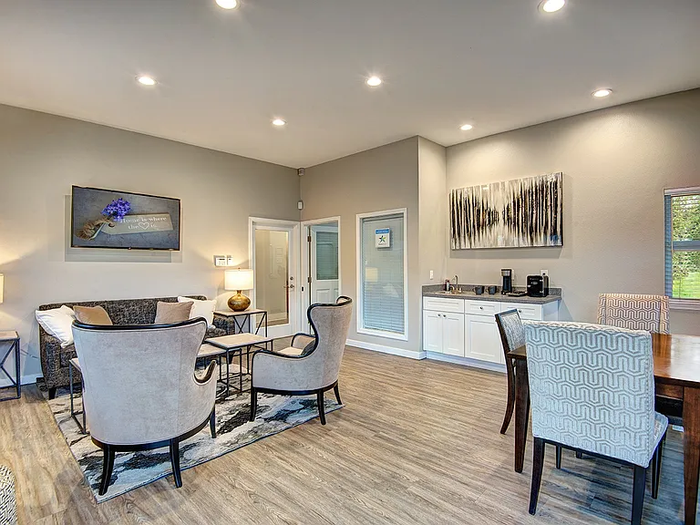 Parkwood Apartments — Photo 1