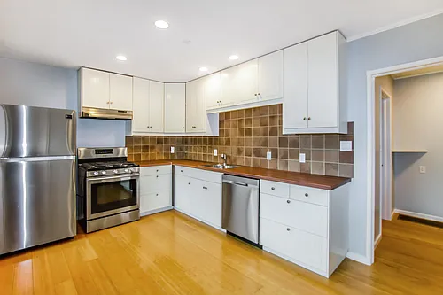 881 Dolores St Photo 1