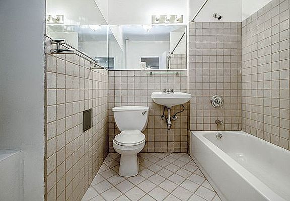 4th image of 436 W 49th St APT 3RW