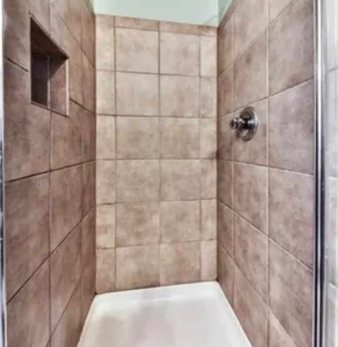 2 bed, 1175 sqft, $2,300 — Photo 2