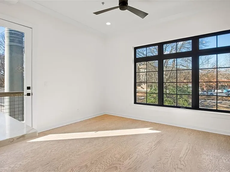 417 E College Ave #201 — Photo 2