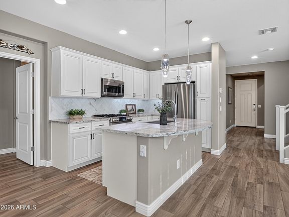 4th image of 756 E VERDE Boulevard