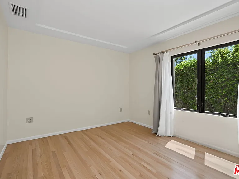 9001 Rosewood Ave — Photo 34