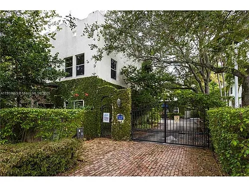 3051 Center St #9 Photo 1
