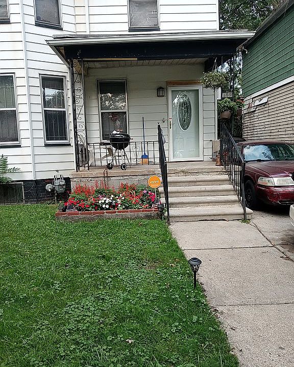 2nd image of 3744 Iroquois St