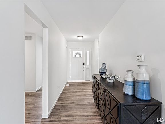 4th image of 1413 Victoria Square Ct