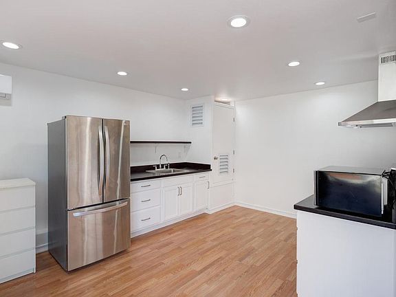 4th image of 1229 Paloma Ave #A