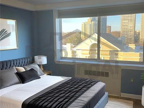 2nd image of 2479 Peachtree Rd NE APT 1103