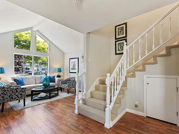 2nd image of 310 Beacon Shores Dr
