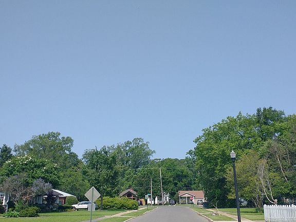 4th image of 933 Ockley Dr