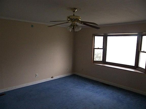 5th image of 117 W Bryant Ave