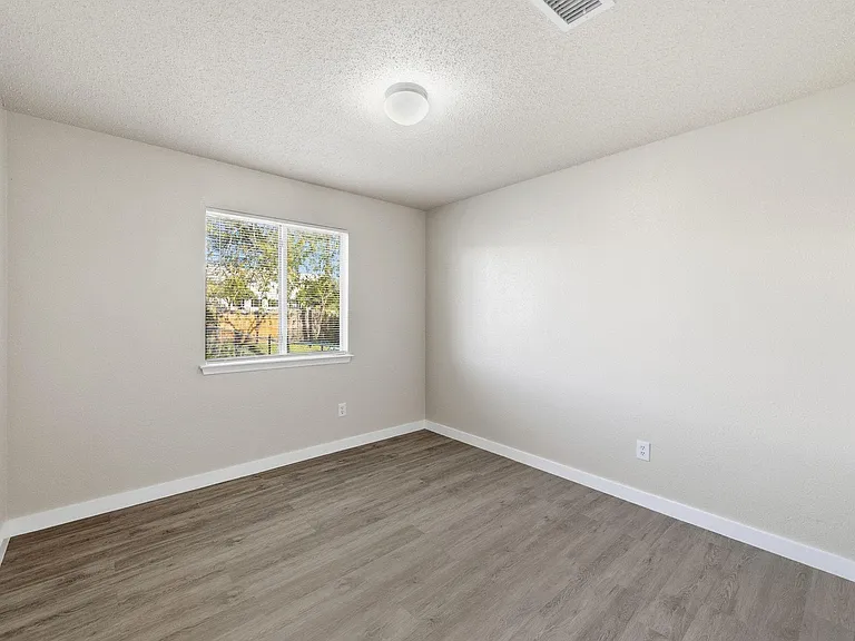 2204 Donahue Ln #B — Photo 16