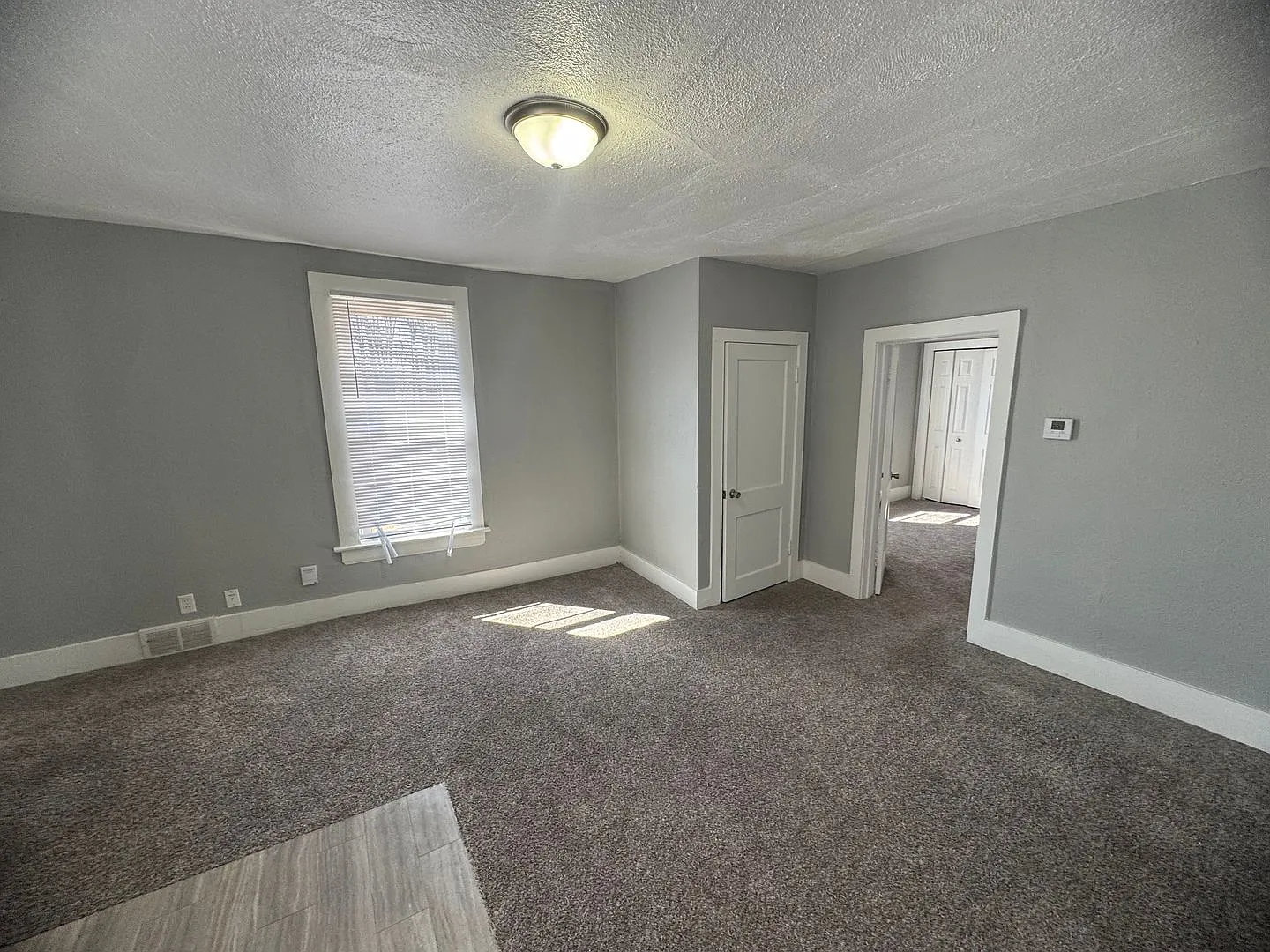 HM 524 Lincoln CT — Photo 4