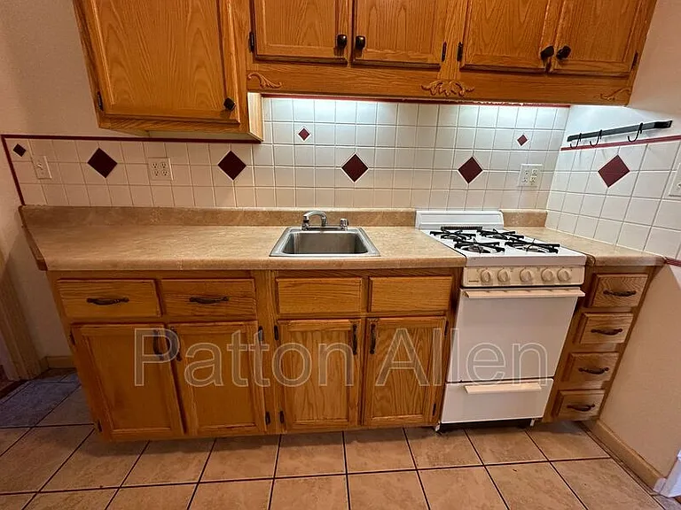 105 Edwin Pl #4 — Photo 3