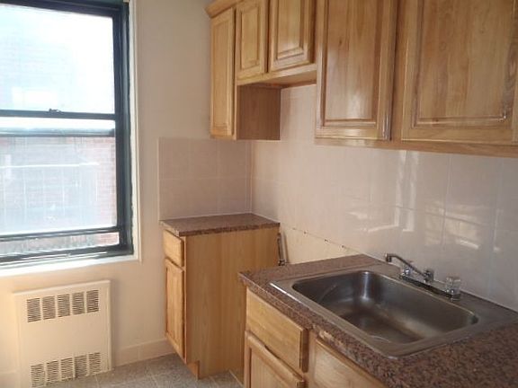 5th image of 14021 Burden Cres APT 405