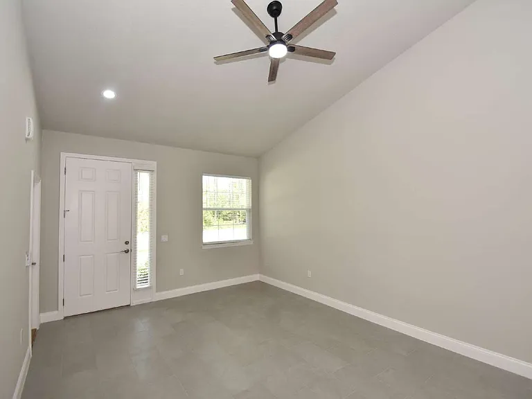 17 Ryapple Ln #B — Photo 6