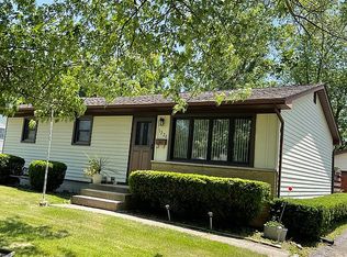 1220 Flower Hill Dr, Lowell, IN