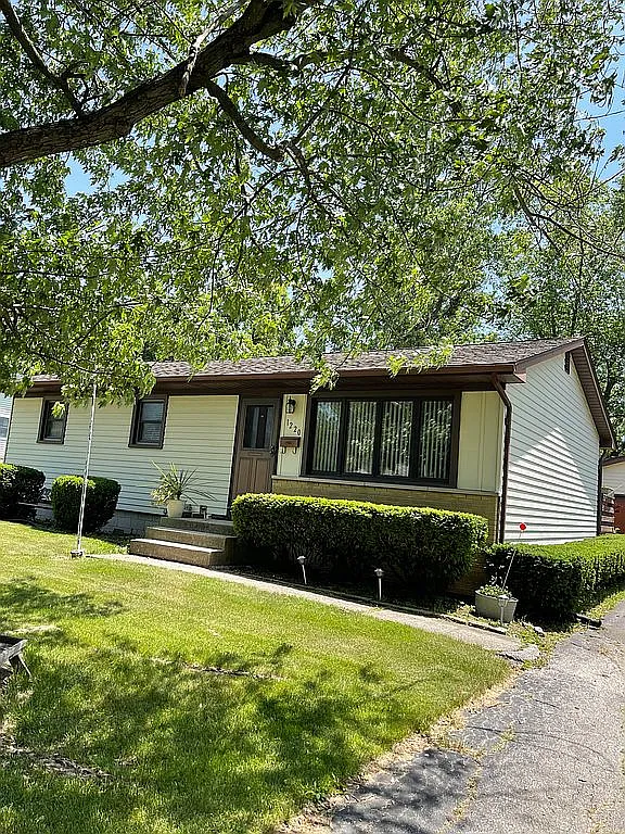 1220 Flower Hill Dr photo 1