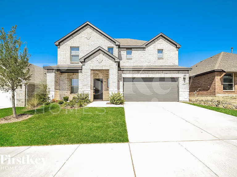223 Rosewood Dr — Photo 1