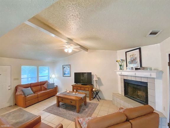 2nd image of 602 Country Aire Dr #B