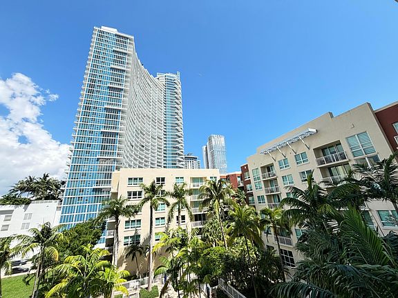 4th image of 2000 N Bayshore Drive #403