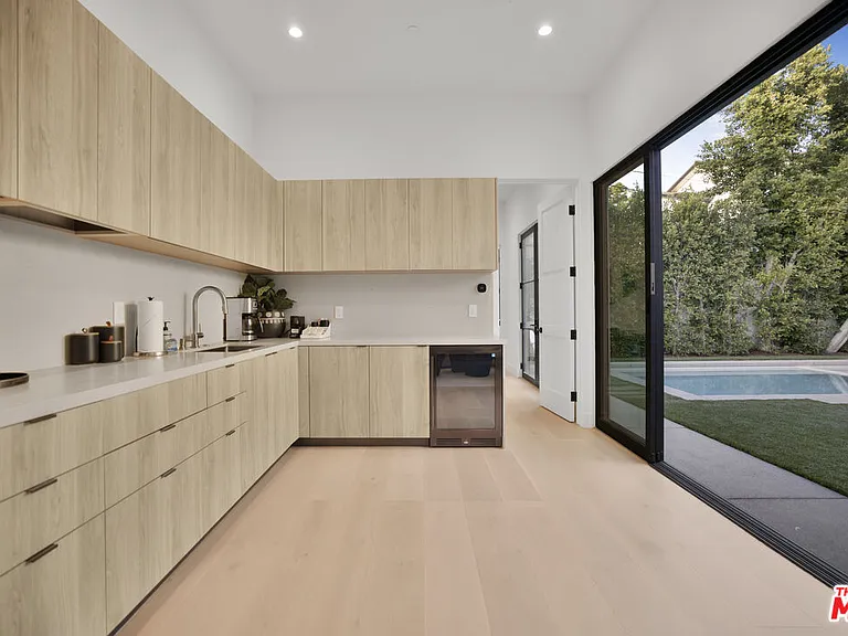 4433 Kraft Ave — Photo 23
