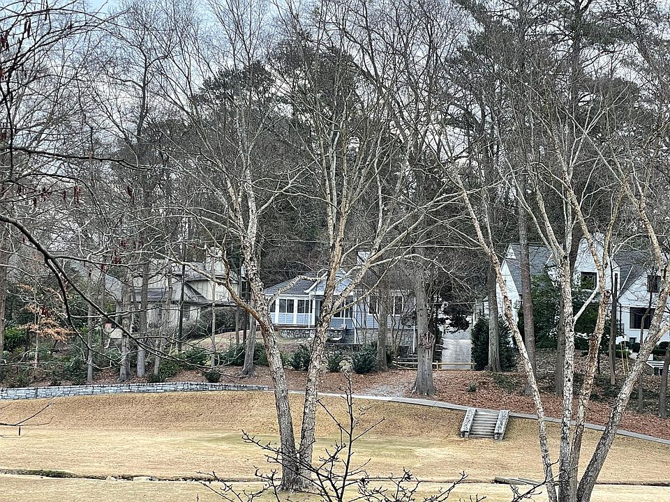1st image of 165 Avery Dr NE