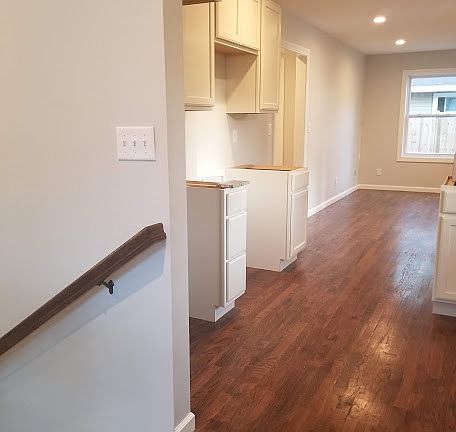 2nd image of 633 Charlotte St SE