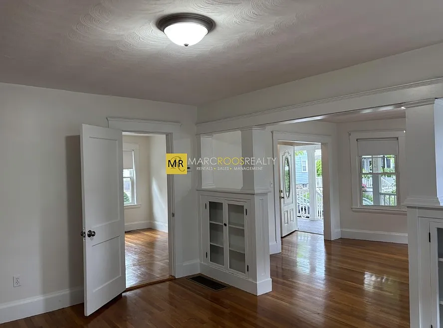 2 bed, 1.0 bath, $3,400 — Photo 2