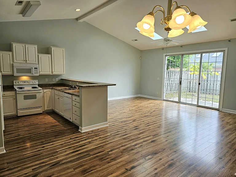 5006 Carleton Dr #126 — Photo 5